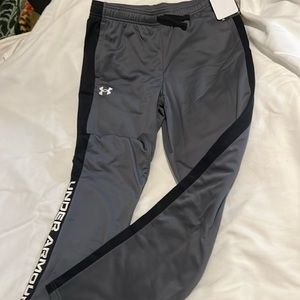 NWT  gray with black under Armour boys pants
